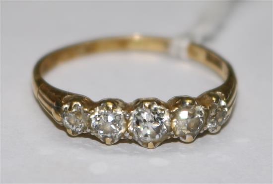 An 18ct gold and five stone diamond ring, size S.